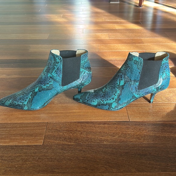 Snake print kitten heel bootie - Picture 3 of 6